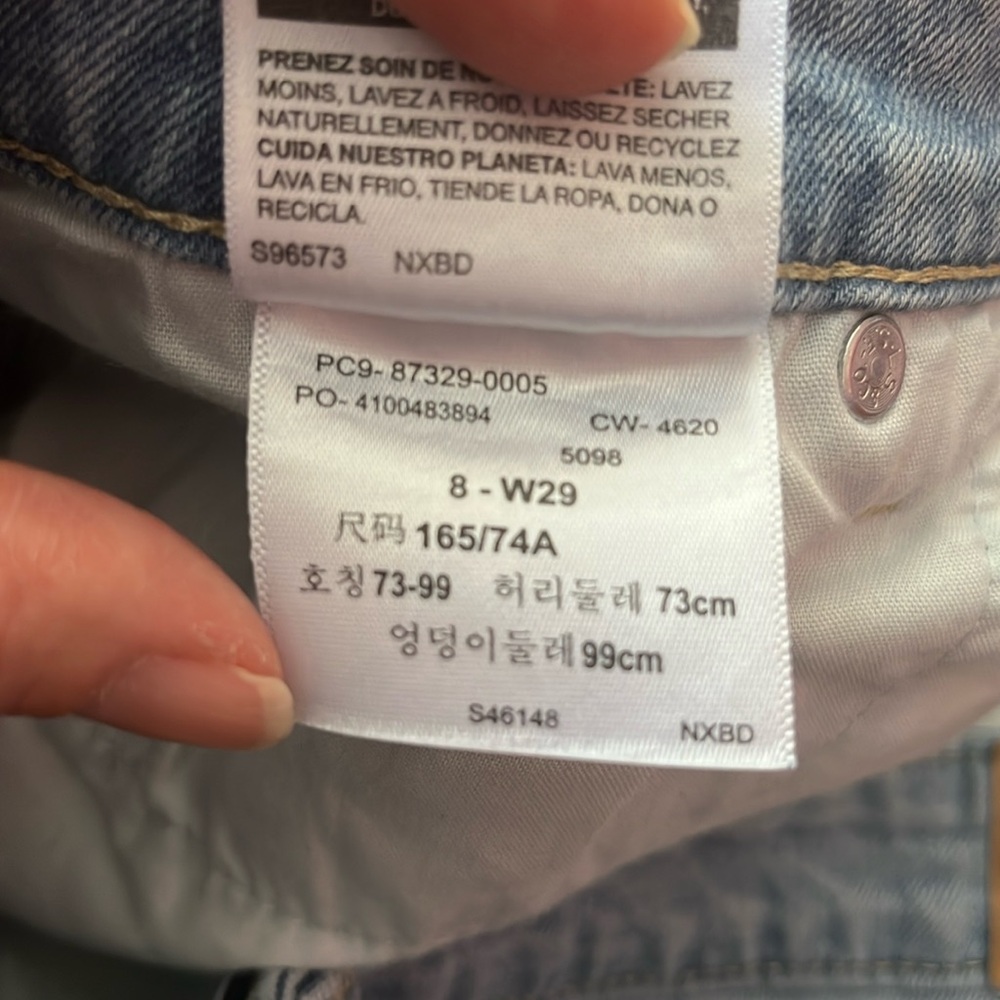 BNWOT light stone wash mid rise Levi’s shorts - Picture 9 of 16